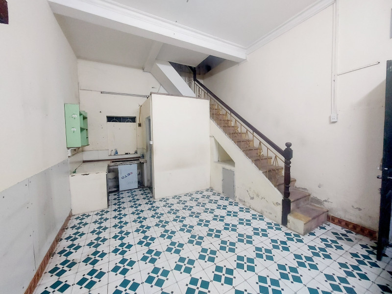 Bán nhà Tôn Thất Tùng (Đống Đa) 43m, 2 tầng, mt 7.5m, giá 5.98 tỷ
