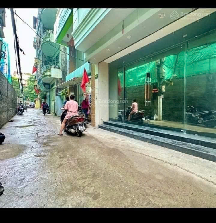 Nhà trong ngõ gần phố Tôn Thất Tùng. DT 100m2 x 7T, thang máy, MT 5,2m ngõ 4m, gần phố. Giá 30,5 tỷ