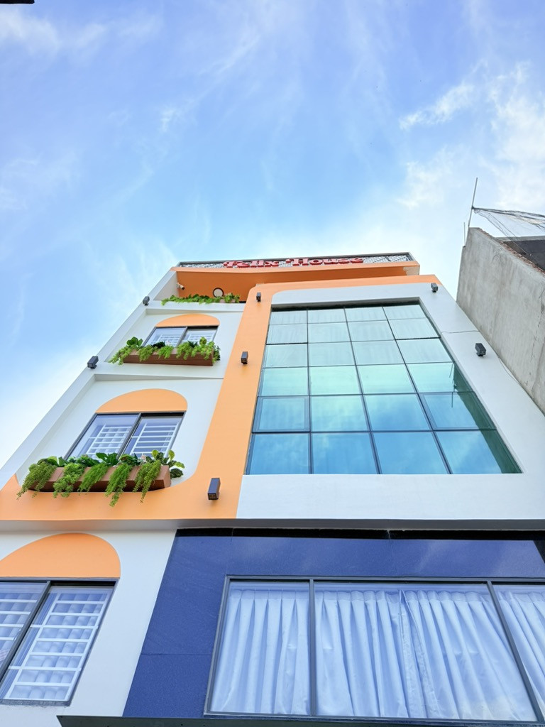 BÁN NHÀ - 137M2 - 5 TẦNG - TÂN BÌNH - GẦN SÂN BAY - DÒNG TIỀN 90 TRIỆU - CHỈ 18.8 TỈ