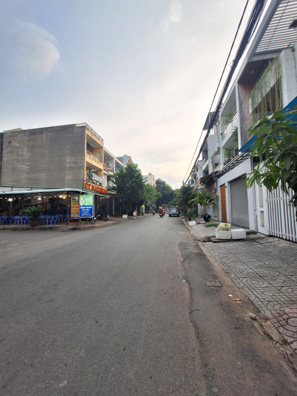BÁN NHÀ KHU DÂN CƯ HỒNG LONG, HIỆP BÌNH PHƯỚC - 140m2 - GIÁ 10 TỶ