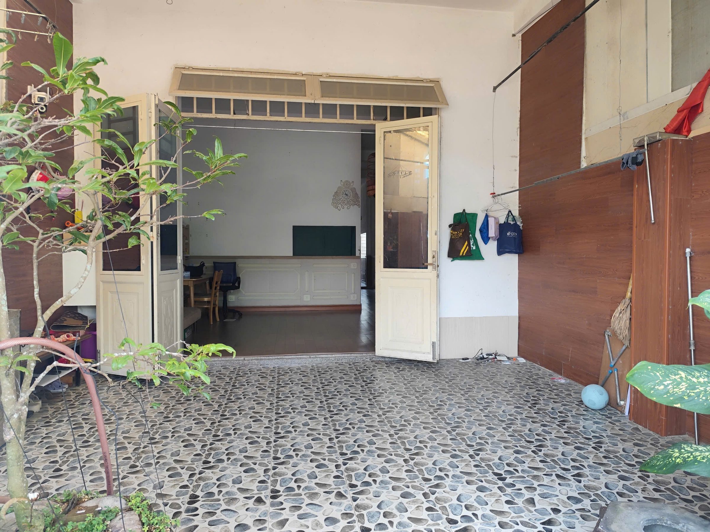 CHƯA QUA ĐẦU TƯ - NHÀ C4 MÁI ĐÚC KIÊN CỐ, DT 100M2, MT ĐƯỜNG 5M5 LỀ 3M TDC TRÀ NA, HÒA KHÁNH - CHỈ 3.x TỶ