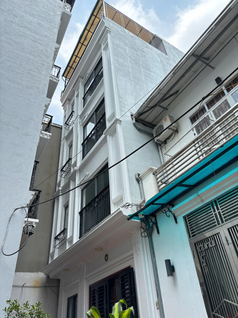 Phố Trạm, Long Biên nhà dân xây ngõ nông gần ô tô DT40m*5T giá 7.8 tỷ