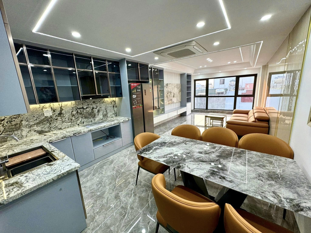 PHỐ TRẠM, LONG BIÊN 7T THANG MÁY, GARA 2 Ô TÔ NGÕ THÔNG KINH DOANH