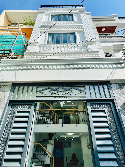 Nhà giá rẻ nội thất mới, Trần Bình Trọng Q5, giá 3,8 tỷ, SHR, gần chợ, LH 0902958672