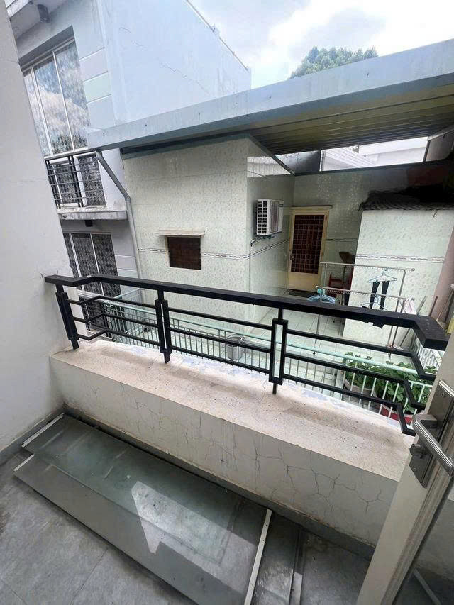 Bán Nhà 1sẹc Đường Trần Bình Trọng, p2, Q5.