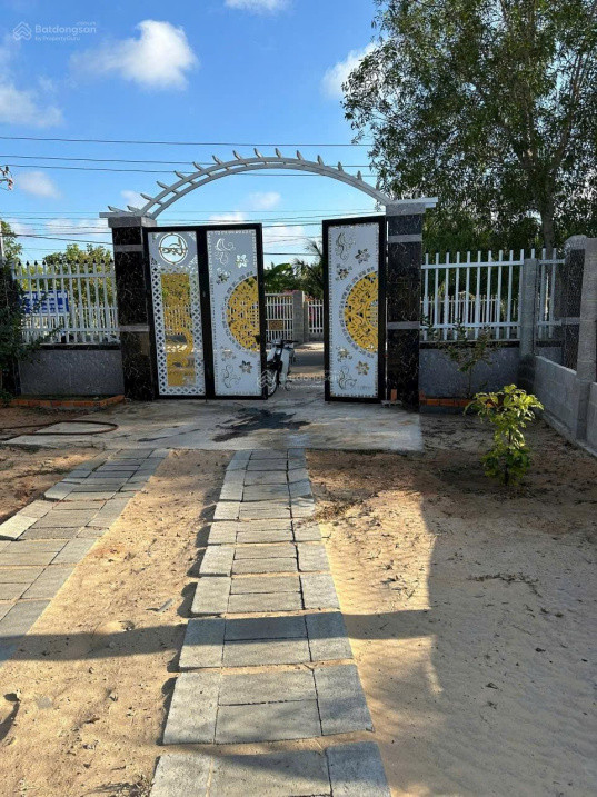 Bán 1800m2 có 500 thổ cư mặt tiền đường Trần Bình Trọng - giá 9 tỷ. LH: 0974090487