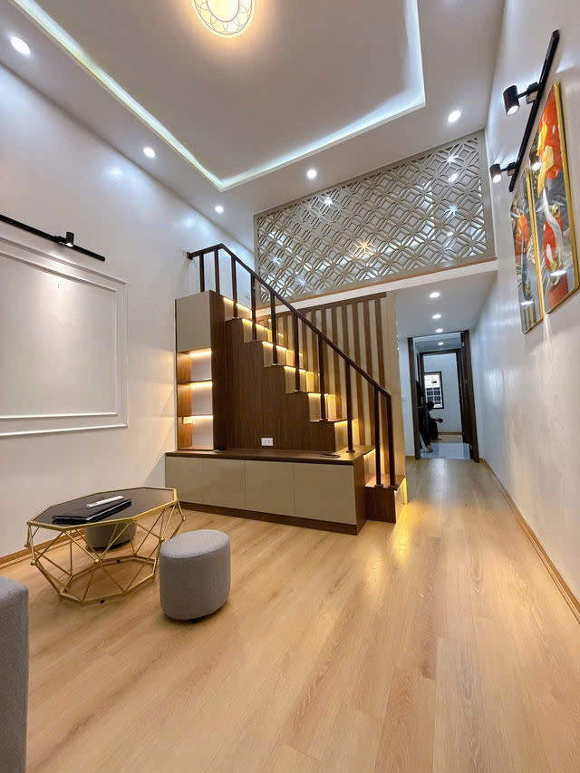 Bán căn hộ tập thể tầng 3, Trần Cung, 60m2, 3 ngủ, căn góc, ô tô vào được, 3 tỷ 100