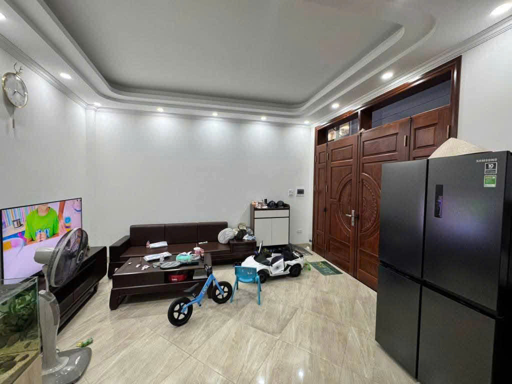 Bán nhà Trần Cung – 40m² x 5 tầng –  1 nhà ra mặt phố – sát ôtô , Giá chỉ 7.55 tỷ