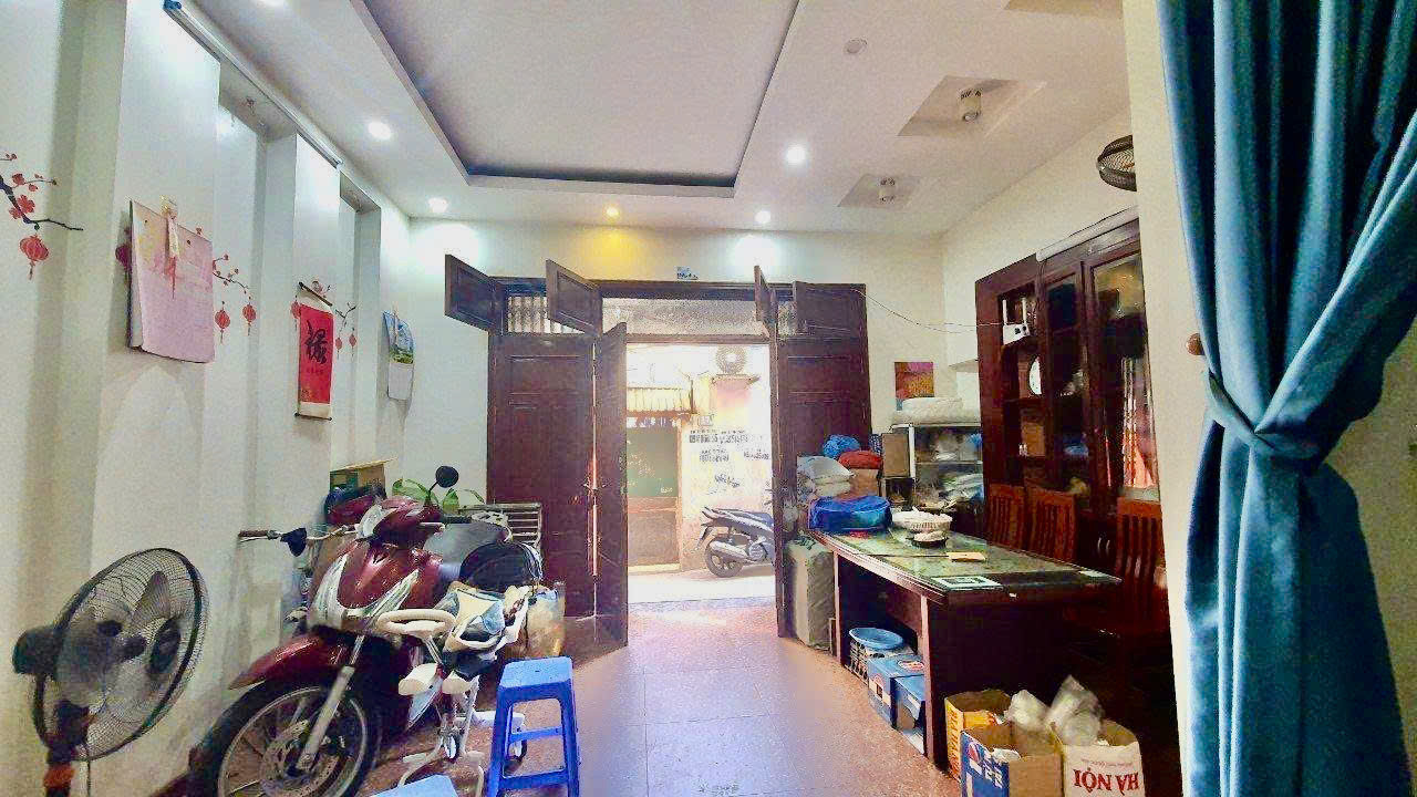 Bán Nhà Phạm Văn Đồng Phường Nghĩa Đô Đối Diện TTTM Mega Market. 39m 5 Tầng. 10.3 Tỷ