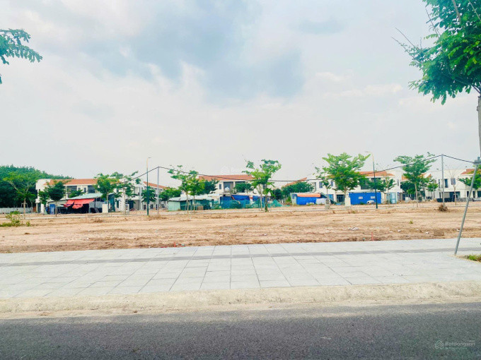 Đất nền liền kề siêu thị Aeon Mall chào bán giá 1.35Tỷ ngay Thành Phố Mới - Đón đầu tuyến đường VD4, bank hỗ trợ 70%, sổ riêng