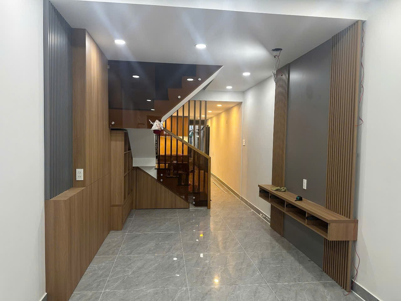 Bán nhà ngay CHỢ - hẻm 137 Trần Đình Xu Quận 1 Cách Trần Hưng Đạo 80m nhà 2 Tầng 4pn