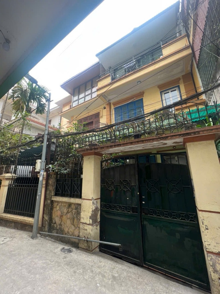 TRUNG TÂM CẦU GIẤY - PHÂN LÔ - GẦN PHỐ - MẶT TIỀN RỘNG - SAU QUY HOẠCH NHÀ RA MẶT ĐƯỜNG VÔ CÙNG ĐÁNG GIÁ .