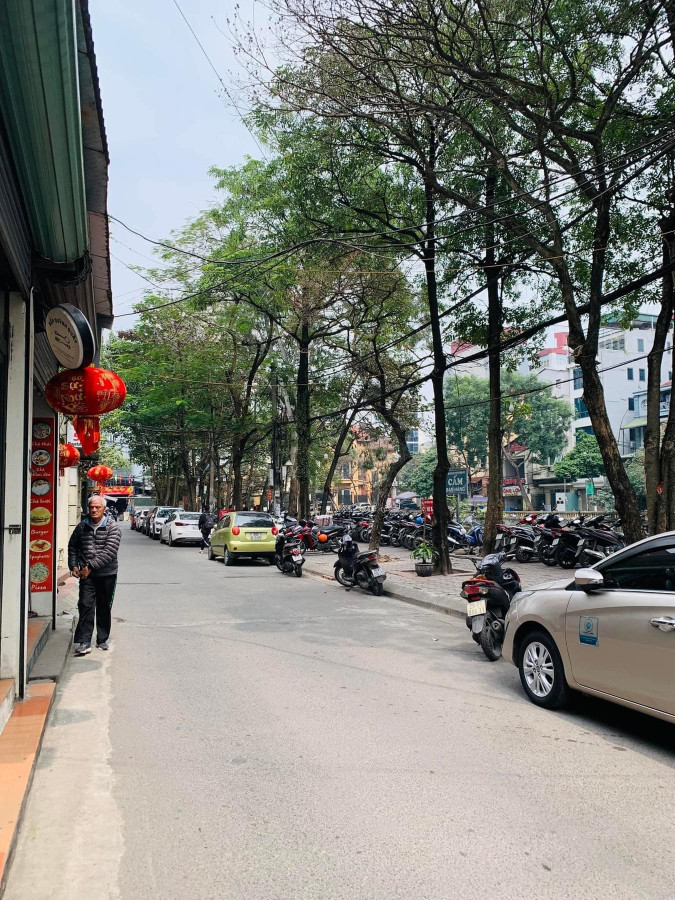 Bán Tòa Khách Sạn Phố Trần Duy Hưng,Ngõ Ôtô View hồ 150m/7Tầng (Có Hầm) 68 Tỷ
