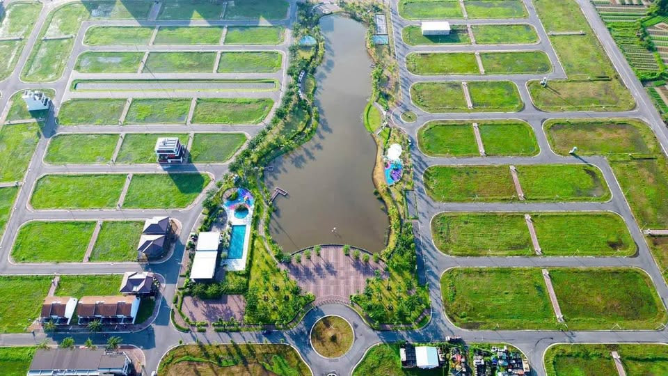 Nền kề hồ, view đẹp, tiện kinh doanh, mua ở hưởng thụ, đầu tư sinh lời