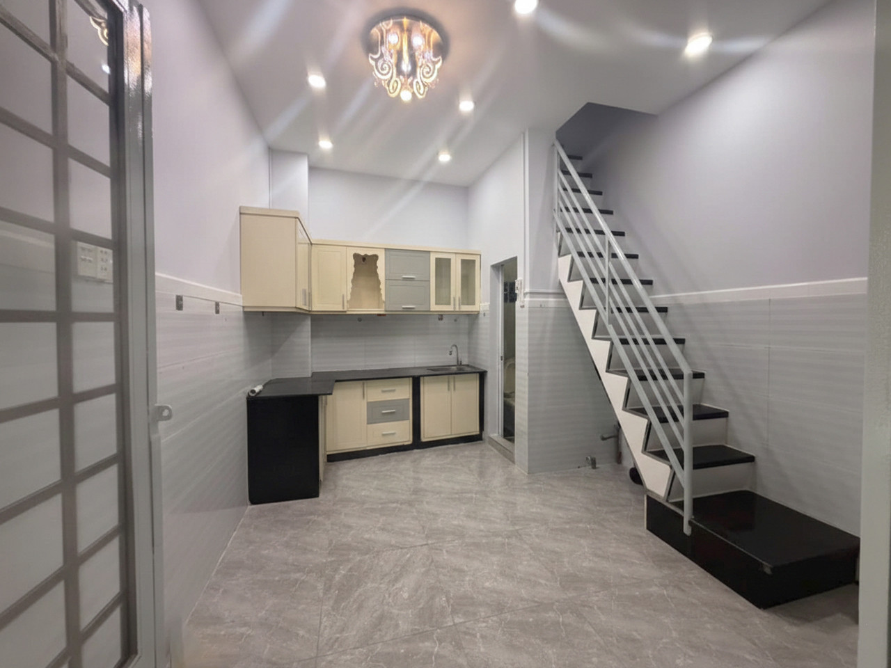 D2087 ⚡️ nhà Trần Hưng Đạo Q5, SHR, Vuông, 3 tầng, 2.x tỷ