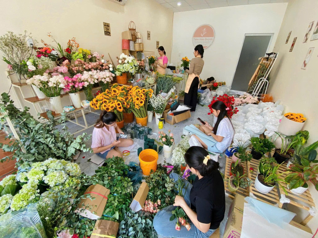 CẦN SANG NHƯỢNG SHOP HOA Địa chỉ: 121 đường Trần Hưng Đạo, Dĩ An