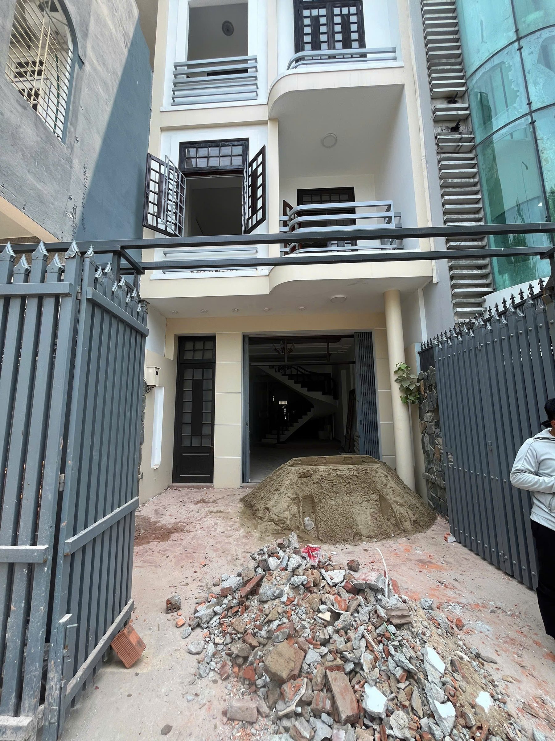 CHO THUÊ MẶT BẰNG NGUYÊN CĂN – VỊ TRÍ ĐẸP TRUNG TÂM  Địa chỉ: 321 Trần Hưng Đạo ngày sát cầu sông hàn