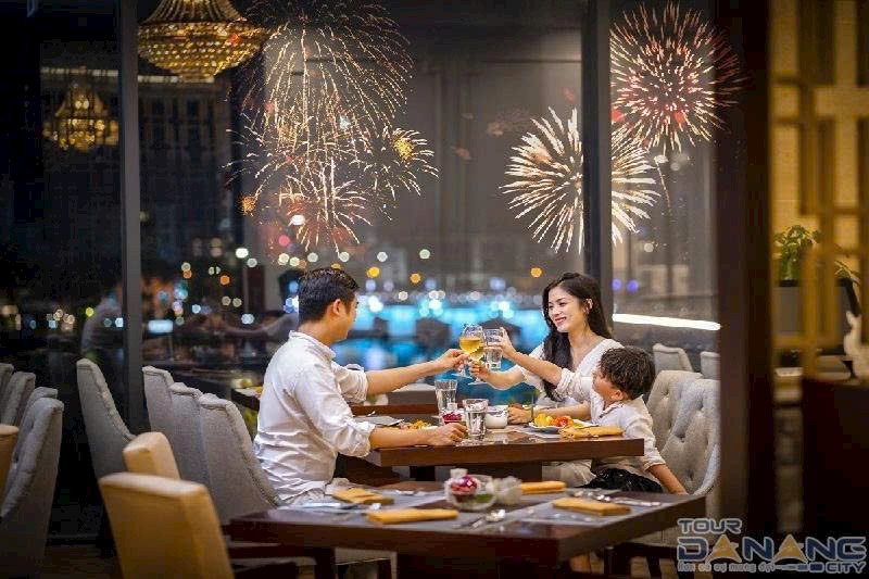 Ra mắt siêu phẩm 3 tòa tháp căn hộ S1 S2 S3 căn hộ Sun Symphony Residence Da Nang - tuyệt tác bên bờ sông Hàn. - Liên hệ 0905533562 Em Nhung để nhận được hỗ trợ và chính sách.  - Toạ lạc ngay vị trí độc tôn trên cung đường Trần Hưng Đạo, trực diện sông Hà