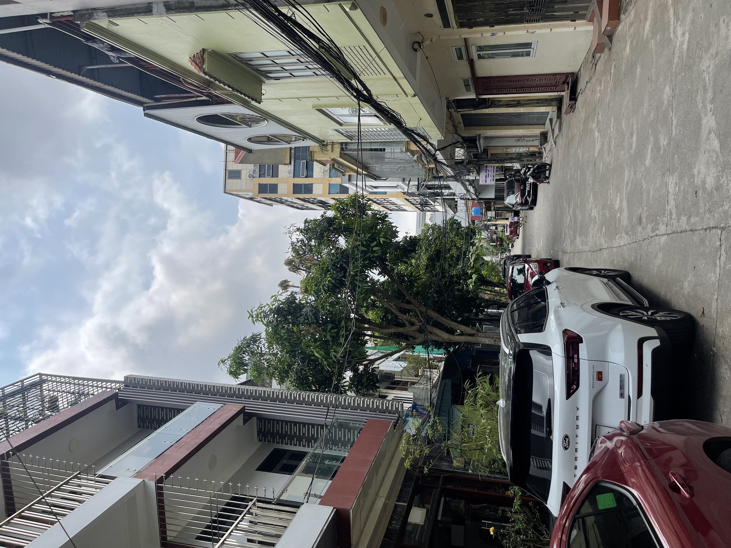 +Dt=64,5m2, mt=5m
+ Nhà 4 tầng dân xây mới xây 2020, 
+ 1,phòng thờ, khách, bếp, 4 phòng ngủ, 3 wc, 
+ Đường rộng 8m ô tô đỗ ngày đêm
+ chỉ cách đường Trần Hưng Đạo 39m
+ Gần ngay cafe cộng và các cơ quan hành chính , rất nhiều tiện ích