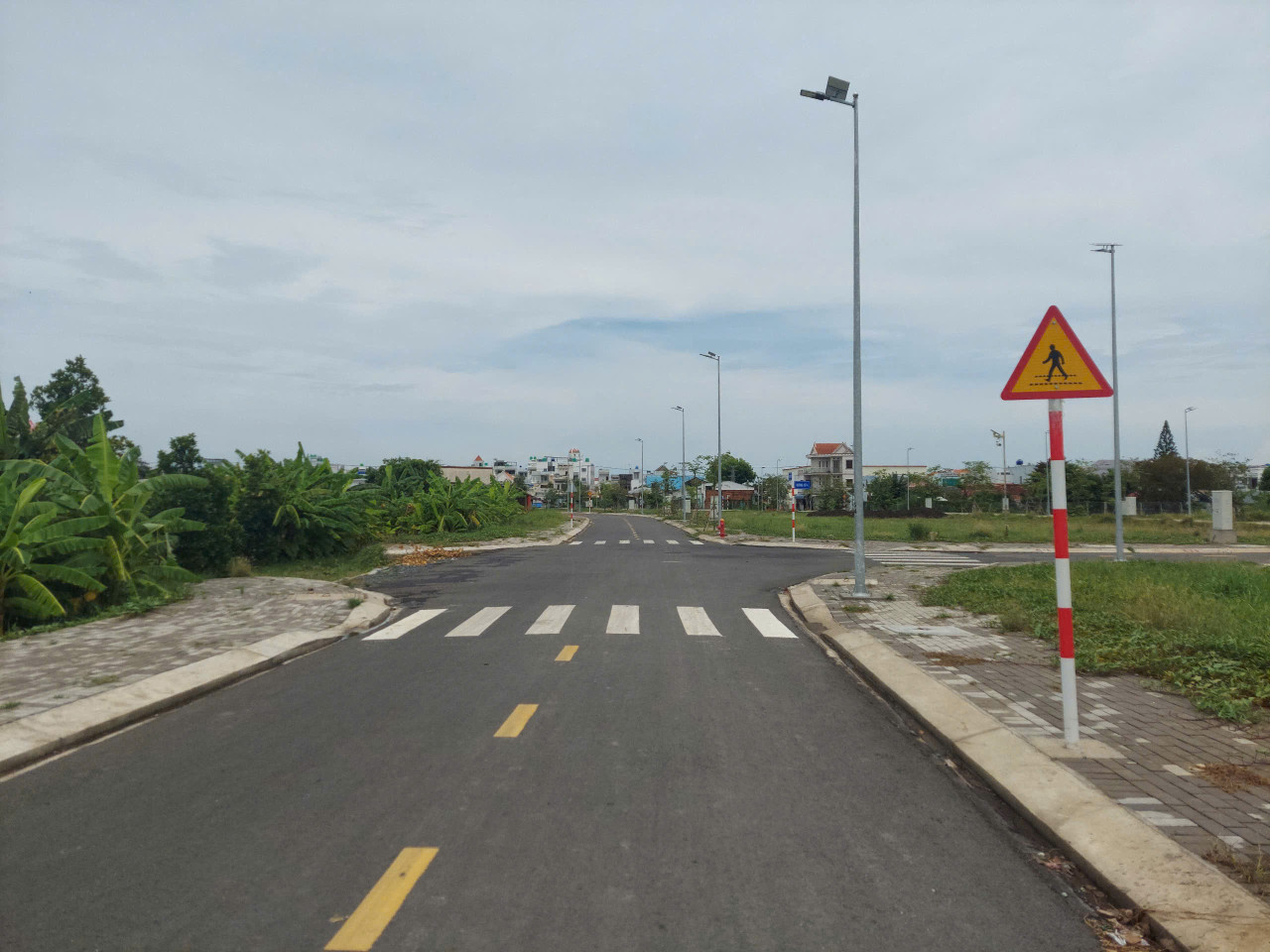 BÁN ĐẤT THỔ CƯ KDC MỚI CẠNH BÊN HÔNG CHỢ CẦN ĐƯỚC