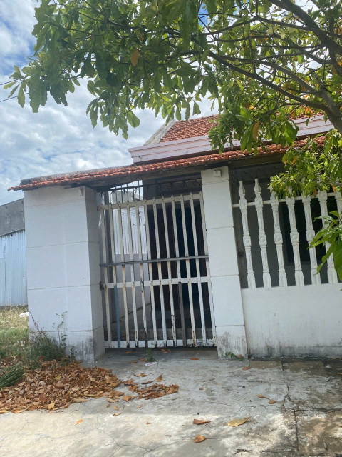 Bán nhà mặt tiền đường Trần Toại khu tái định trung tâm Tuy Hòa, gần biển Phú Lâm giá ngộp