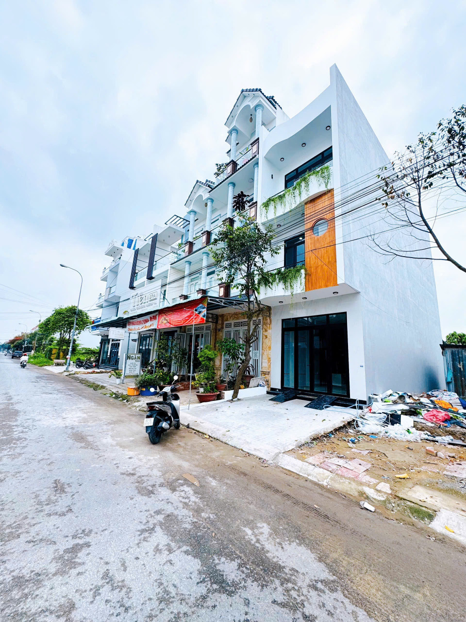 BÁN NHÀ 3 TẦNG MỚI XÂY (full nội thất) số 179 ĐƯỜNG TRẦN MINH SƠN, KDC ĐHYD