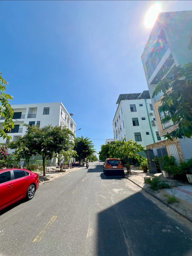 Bán đất 10x21m đường Trần Minh Tông, sát Biển