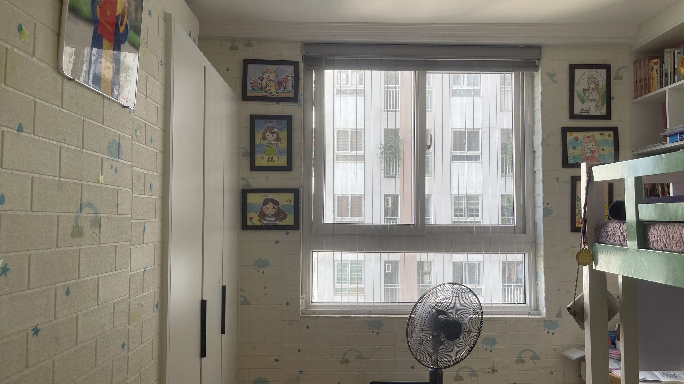 Cho thuê lâu dài căn hộ tòa A chung cư AZSKY, diện tích 78m2, 2pn, 2vs, nội thất full (điều hòa, tivi, tủ lạnh, máy rửa bát, máy sấy…), chỉ cần xách Vali đến và ở. Giá 13,5tr/tháng. Liên hệ 0916984039