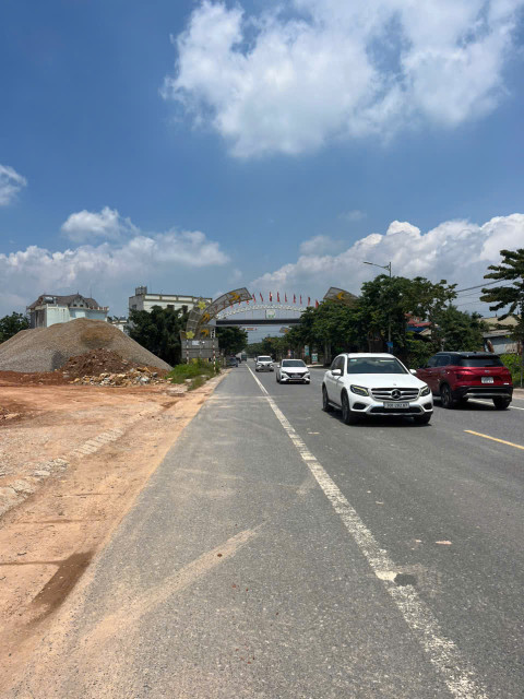 Bán Đất ngay Ngã 4 Trung Tâm TP Phổ Yên. Mặt Đường VĐ 5. S = 75m2, MT 6m Giá 38tr/m2