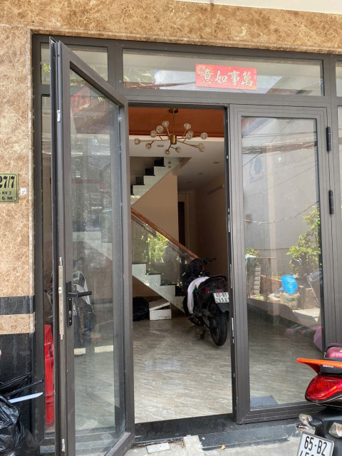 Nhà 6,5 triêụ 3 phòng ngủ gần công An Thành Phố