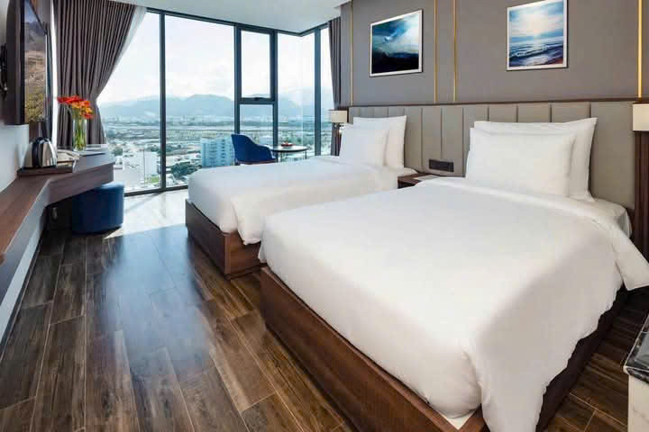 Cần chuyển nhượng khách sạn  với thiết kế SIÊU ĐẸP VÀ HIỆN ĐẠI tại TP Biển Nha Trang Diện tích 145m2 LH: e Trinh