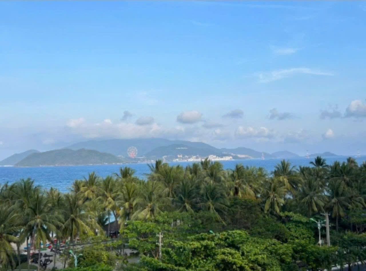 Bán KHÁCH SẠN HẺM TRẦN PHÚ - TP NHA TRANG, KHÁNH HOÀ.
- Diện tích: 100m2 ngang 5m
- Thiết kế 6 tầng 1 tum có thang máy, bao gồm 15p ks và 1 phòng studio + sân thượng view biển.