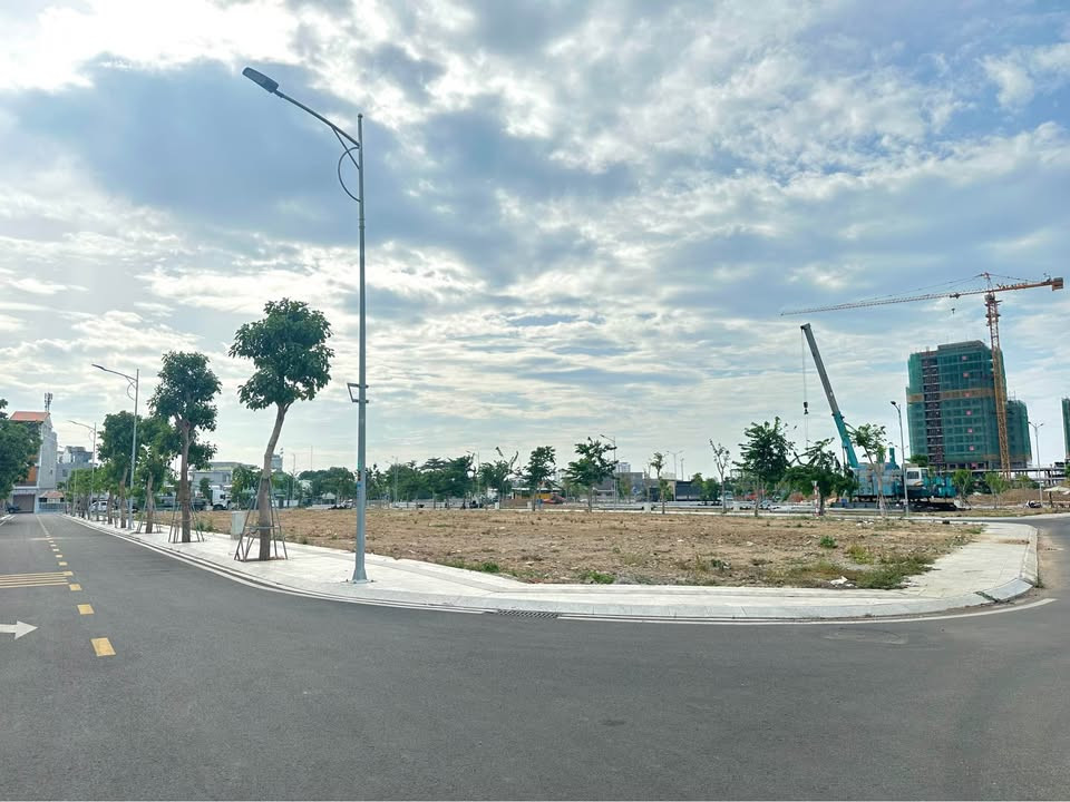 ĐẤT NỀN LÔ GÓC 2 MẶT TIỀN ĐẸP, CẠNH ĐƯỜNG TRẦN PHÚ NAM KHÁNH HÒA