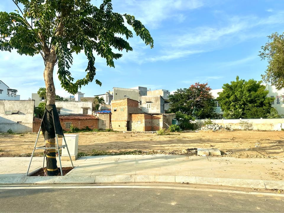 CHỈ HƠN 2 TỶ CÓ NGAY ĐẤT NỀN ĐỐI DIỆN TTTM, CẠNH MẶT TIỀN TRẦN PHÚ –  NAM KHÁNH HOÀ