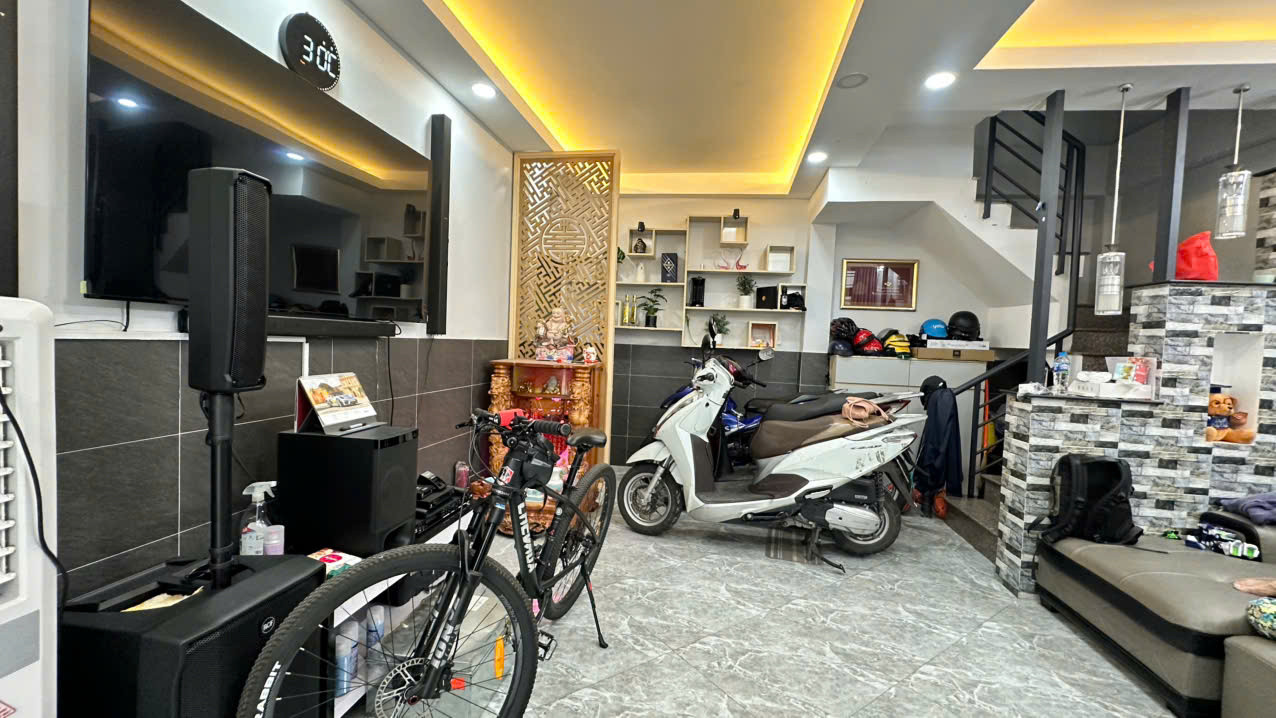 Top nhà xinh rẻ 5 x 6m 1 trệt 4 lầu Trần Quang Diệu Q3 TP.HCM