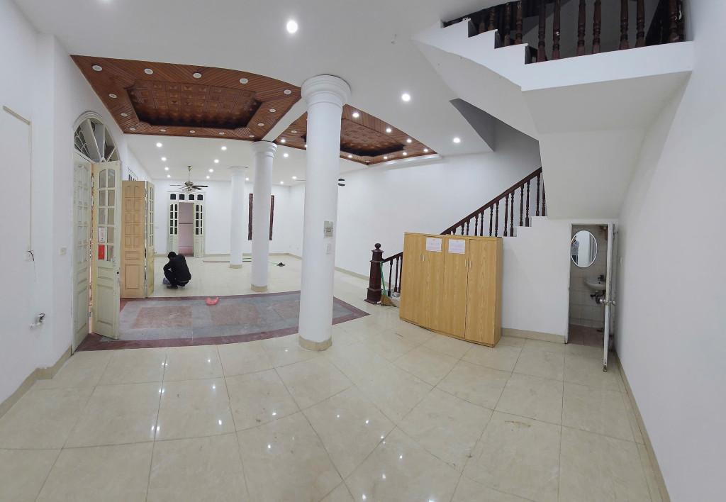Cho thuê MBKD ngõ 31 Trần Quốc Hoàn, 4.5 tầng x 100m2, 8 PN, 40 Triệu VP, Trung tâm