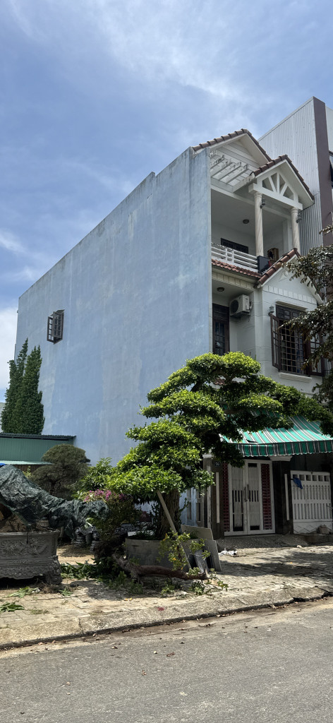 100m đất đường TRần Quốc Hoàn,H; Bắc,giá;8tr/tháng,thuê lâu dài