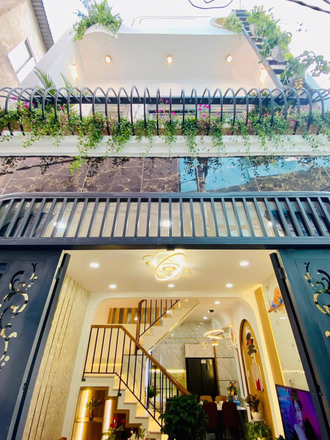 Bán gấp nhà Trần Quốc Tuấn, Gò Vấp, 3.74x10.50m2, Giá 4tỷ180 giá còn thương lượng, 2PN, 2WC, tặng full nội thất cao cấp,hiện đại