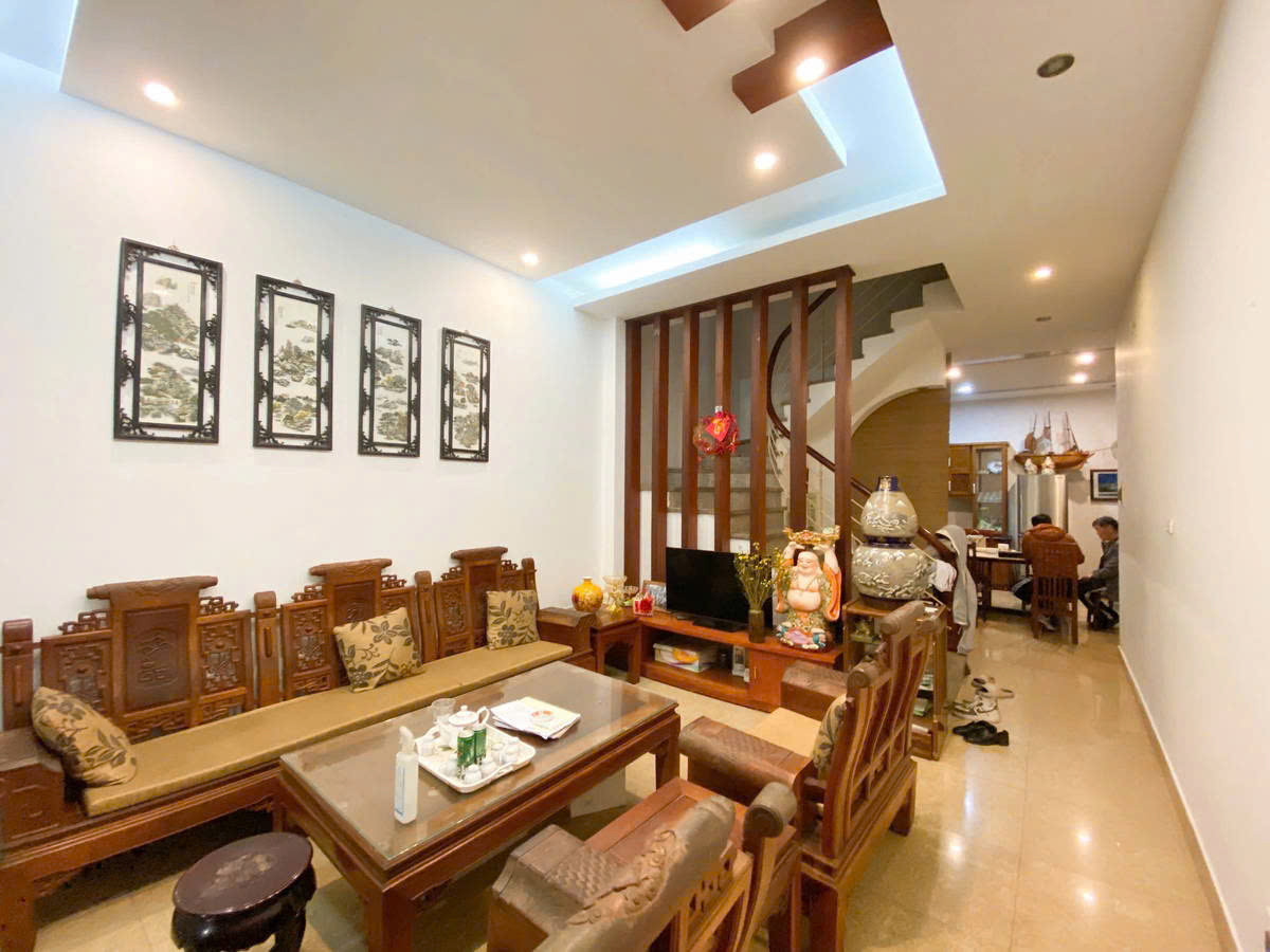 Bán nhà phân lô Trần Quý Cáp ô tô đỗ cửa cả ngày DT: 55m x 5 tầng, MT: 4,5m, chào giá: 17,5 tỷ