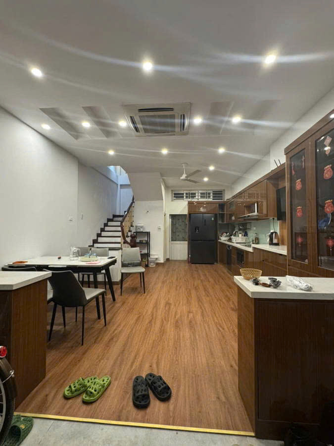 Bán nhà phân lô Trần Quý Cáp ô tô đỗ cửa cả ngày DT: 55m x 5 tầng, MT: 4,5m, chào giá: 17,5 tỷ