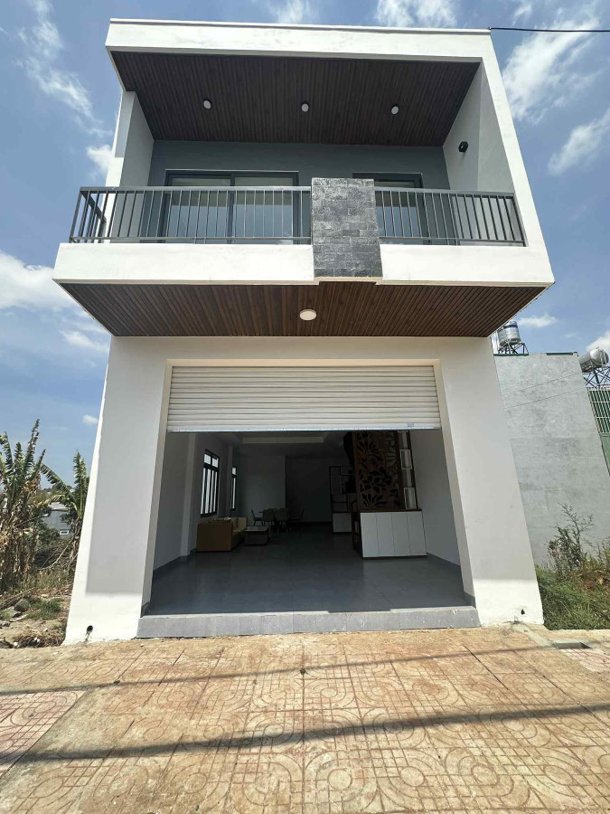 Mặt tiền phố, thuận tiện kinh doanh, buôn bán