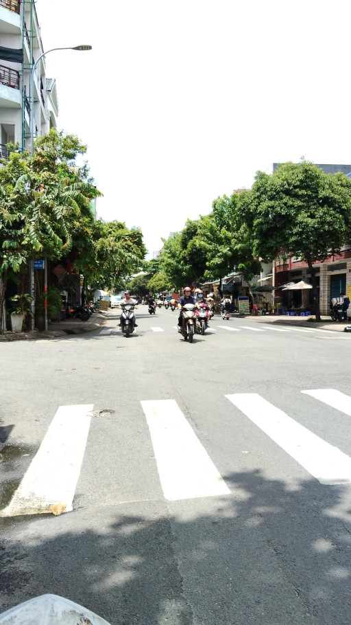 BÁN NHÀ MẶT TIỀN 4 TẦNG SIÊU KHỦNG 250m² – 34 PHÒNG CHO THUÊ SINH LỜI CAO – KHU CÔNG NGHIỆP SẦM UẤT