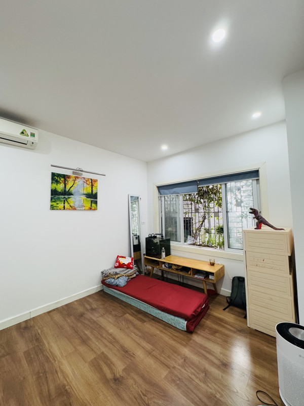 Bán nhà Trần Thái Tông (Cầu Giấy) 38m, 5 tầng, mt 5.7m, giá 9.8 tỷ
