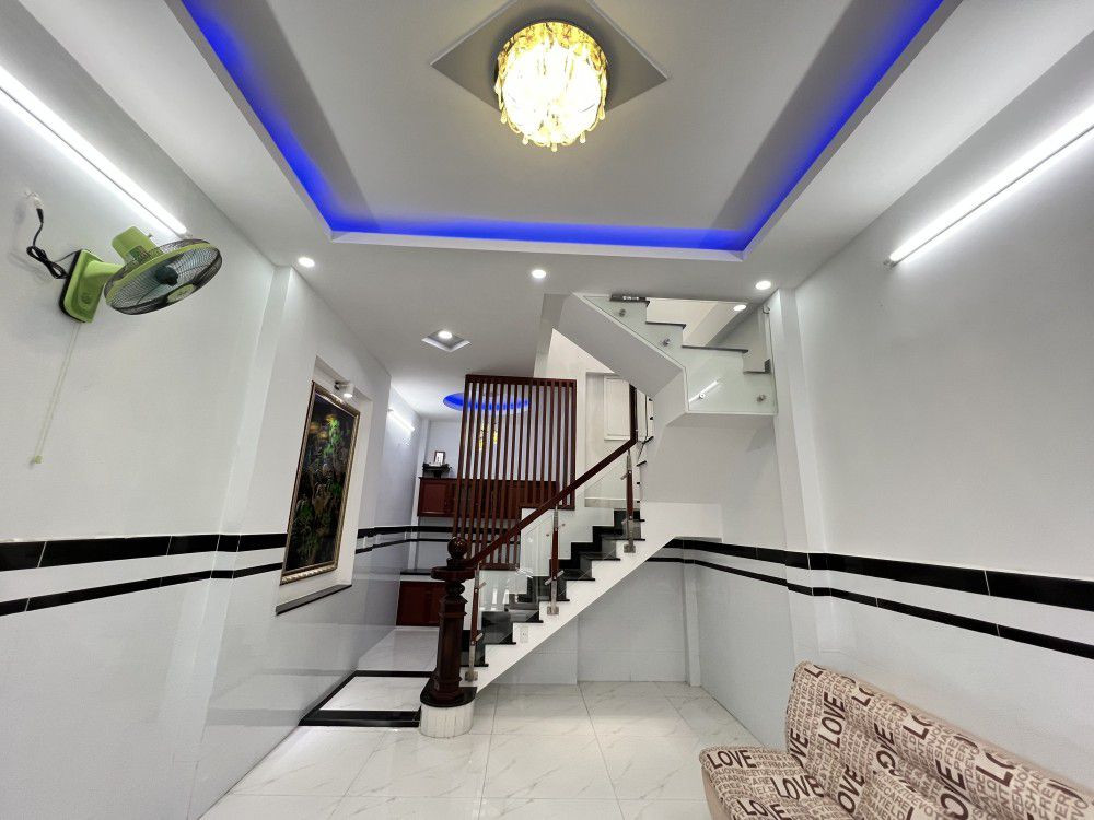 BÁN NHÀ TÂN BÌNH - PHƯỜNG 15 - HẺM 3M THÔNG - NHÀ MỚI TẶNG NỘI THẤT - VUÔNG A4 - 32M2 CHỈ 3.x TỶ