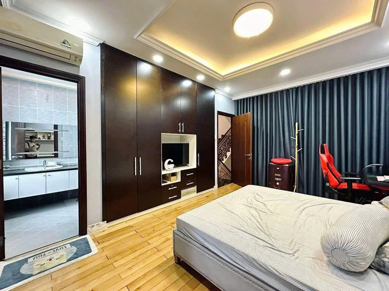 Bán Khách Sạn 17PN Vạn Hạnh Mall , Sư Vạn Hạnh, Q10, 5x17m, HĐ 105 triệu/ tháng giá 37 tỷ