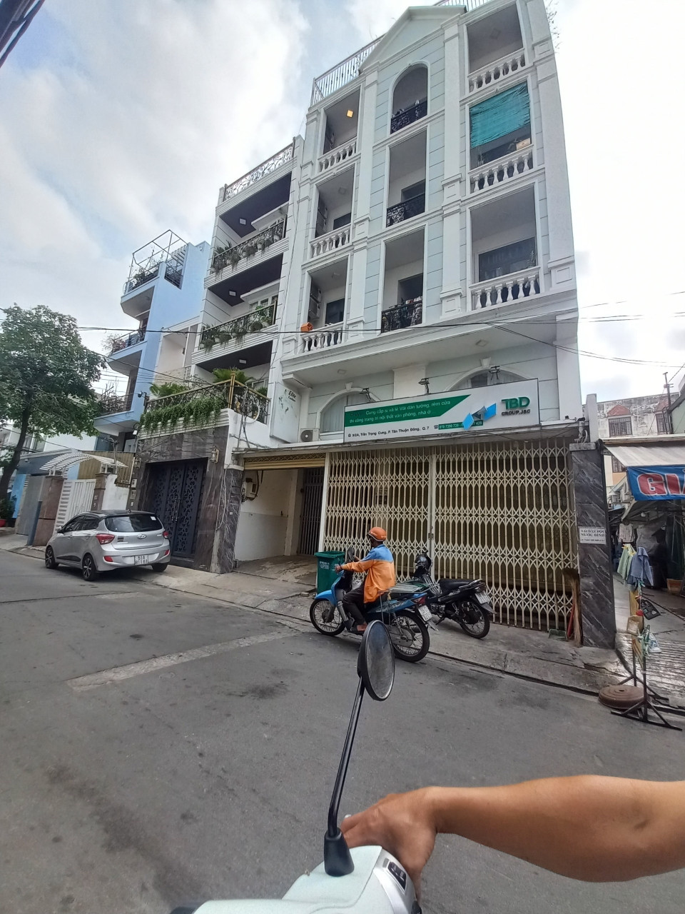 BÁN nhà 8x20m trệt 4 lầu st đường Trần trọng cung Quận 7
