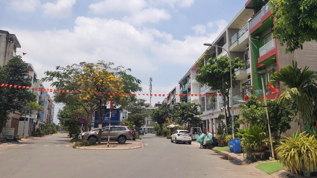 BÁN  MẢNH ĐẤT LỚN HIÉM BÁN KDC NHÀ PHỐ CAO CẤP HAI THÀNH  DIỆN TÍCH 1200n2 ( 21M x 60M) .NGAY TRỤC ĐƯỜNG  TRẦN VĂN GIÀU -
