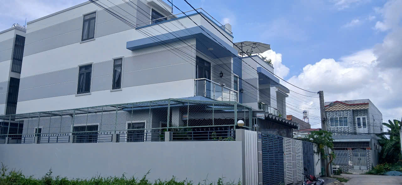 Căn BIỆT THỰ 3 TẦNG. Đ. Trần Văn Hiển, Trung An, TP Mỹ Tho. Ô tô lưu thông 2 chiều