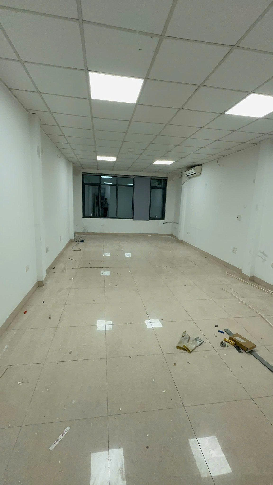 Cho thuê nhà MP Trần Vỹ, Mai Dịch Cầu Giấy 65M x 7T THANG MÁY, KD TỐT giá 40tr