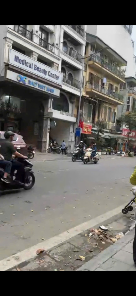 Nhà phố, gần ô tô đỗ, Ngô Thì Nhậm, Hai Bà Trưng 22m2*6 tầng. Giá 3.9 tỷ
